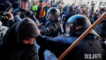 Los Mossos cargan en Barcelona tras la manifestación contra la cumbre hispano-francesa