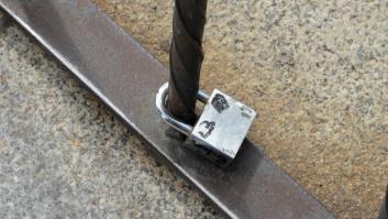 Rita Maestre explica qué son estos candados que se ven en Madrid y sus riesgos