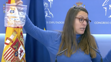 La organización ultra Hazte Oír manda un feto de plástico al despacho de Mireia Vehí (CUP)