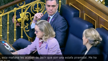 Espinosa (Vox) llama así a Pedro Sánchez, Yolanda Díaz se gira hacia él y deja un gesto revelador