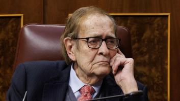 Mirando la hora, como Tamames