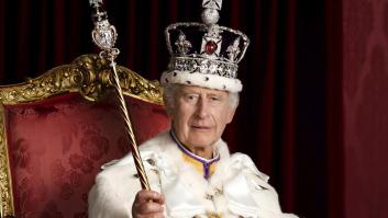 Así son los nuevos retratos oficiales de los reyes Carlos y Camilla