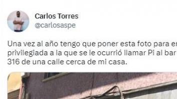 Muestra el nombre que tiene una cafetería cerca de su casa y lo califica de "mente privilegiada"