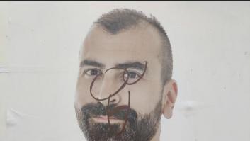 Un candidato ve lo que han hecho en uno de sus carteles y no hay palabras para describir su reacción