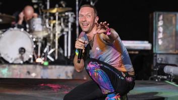 El cantante de 'Coldplay' para su actuación en Barcelona por lo que hace una chica del público