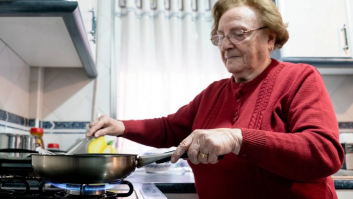 El generoso detalle de una señora mayor que emociona las redes: esto sí que es espíritu navideño