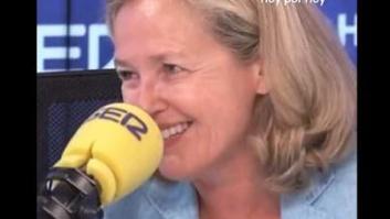 Calviño lanza un mensaje a los que vuelven de vacaciones para terminar la entrevista con humor