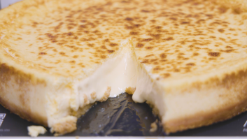 Una tarta que trae cola: esto es por lo que esperan centenares de personas en el centro de Madrid