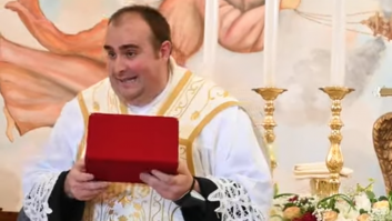 Intentan envenenar con lejía en el vino de misa al cura antimafia de un pueblo italiano