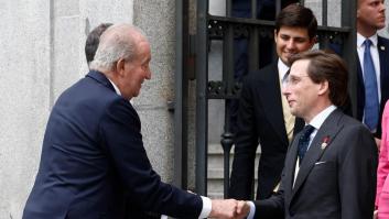 Lo que se ha oído de fondo tras la llegada de Juan Carlos I a la boda de Almeida es brutal