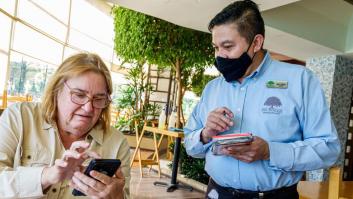 Denuncia la estafa sufrida en un bar por un simple gesto: lo hacen miles de personas a diario