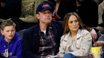 Jennifer Lopez y Ben Affleck, juntos y de la mano pero dándose extraños besos al aire