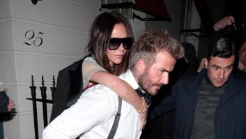 David y Victoria Beckham arrasan al desempolvar sus trajes de boda morados 25 años después