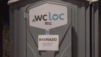 Este es el controvertido truco de un influencer para "privatizar" un baño portátil en el Orgullo