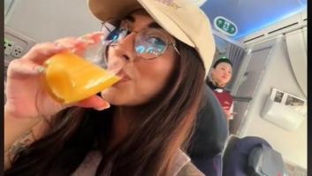 Naomi Asensi enseña cómo es viajar en un vuelo de una compañía china