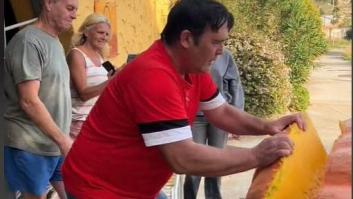 Mete a una reportera dentro de una calabaza gigante y esto es lo que pasa