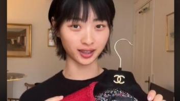 Se compra una chaqueta de 8.900 euros en Chanel y su justificación es para cogerla con pinzas