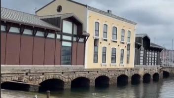 Ve este cartel al lado del mar en Gijón y el susto que se da es mayúsculo: no todo es lo que parece