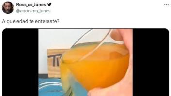 Este es el trucazo para verter un líquido a otro envase sin que se caiga un una gota