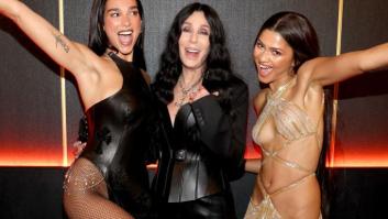 Dua Lipa y Cher revolucionan con 'Believe' a dueto y Zendaya hace un guiño a la diva con su outfit