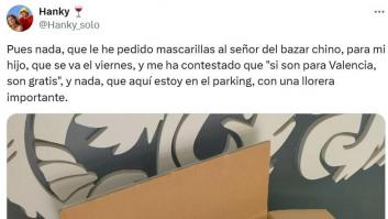 Va a un bazar chino a comprar mascarillas para Valencia y lo que hacen en la tienda es emocionante