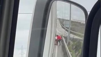 Un camionero graba impotente el robo del que ha sido víctima en Madrid a plena luz del día