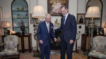 Una experta en protocolo compara a Carlos III con Felipe VI y este último no sale bien parado