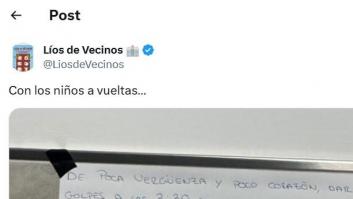 Un vecino da golpes porque su bebé llora, deja este cartel en el portal y el añadido de alguien es de 10