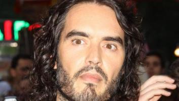 Russell Brand admite haber mantenido relaciones con una menor de 16 años, pero niega los cargos de agresión sexual