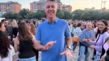 Albiol enseña sin tapujos su lado más disfrutón y bailongo en las 'Festes de Maig' de Badalona