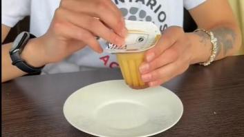 Una peruana descubre esta forma de comerse el flan en España y alucina en colores