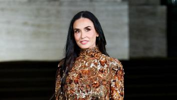 Demi Moore revoluciona la semana de la moda con un vestidazo dorado de alto impacto