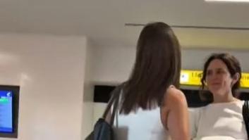 Una mexicana se cruza con Ayuso en un aeropuerto, se pone a hablar con ella y su vídeo ya corre como la pólvora
