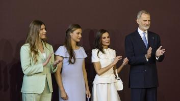 Los 429 regalos de la familia real en 2025: un móvil para Felipe VI, una ginebra para Leonor, peluches para Letizia y la camiseta de la infanta Sofía