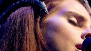 Lana del Rey: una serpiente en el pelo para su look en el Sónar de Barcelona