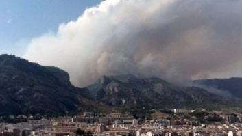 El incendio de Alcoy amenaza un parque natural y podría haber quemado ya 150 hectáreas (FOTOS)