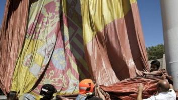 Se cae al suelo la bandera de España de la Plaza de Colón en Madrid (FOTOS)