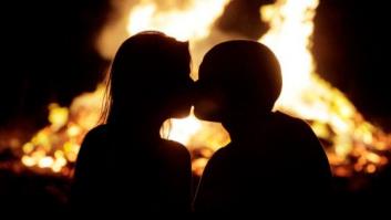 Miles de personas celebran con hogueras la noche de San Juan (FOTOS)