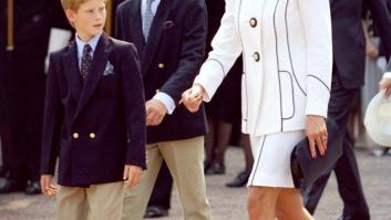 Kristen Stewart, irreconocible en su primera imagen como Lady Di