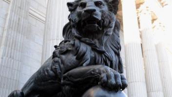 El canal de televisión Historia pide dotar de testículos a un león del Congreso
