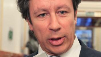 Cospedal llama a las comunidades del PP a la "responsabilidad" y Floriano niega la brecha