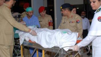 Malala Yusufzai, la niña paquistaní tiroteada por los talibanes, trasladada a un hospital en Reino Unido