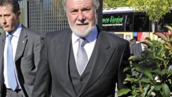 Jaime Mayor Oreja, operado tras romperse el tendón rotuliano en una caída en el aeropuerto