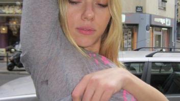 Scarlett Johansson estrena un tatuaje de una herradura con un significado privado (FOTOS)