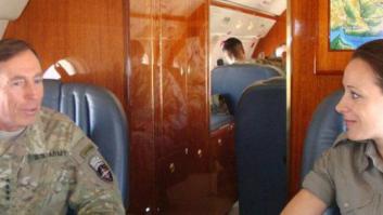 Paula Broadwell, biógrafa de David Petraeus y su supuesta amante, investigada por el FBI