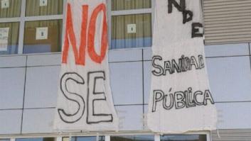 ¿Ha vivido la sanidad pública por encima de sus posibilidades? Datos detrás de la 'marea blanca'