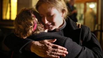 Dios es un hombre: La Iglesia anglicana de Inglaterra seguirá sin ordenar a mujeres obispos