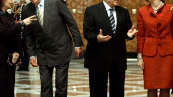 Hosni Mubarak en España: Cinco coches de lujo y chalés en Marbella y La Moraleja (Madrid)