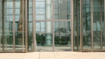 Del Gobierno a la empresa: la 'puerta giratoria' no cesa