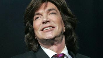 Roban en la casa del cantante Camilo Sesto en Torrelodones joyas, relojes y 2.500 euros